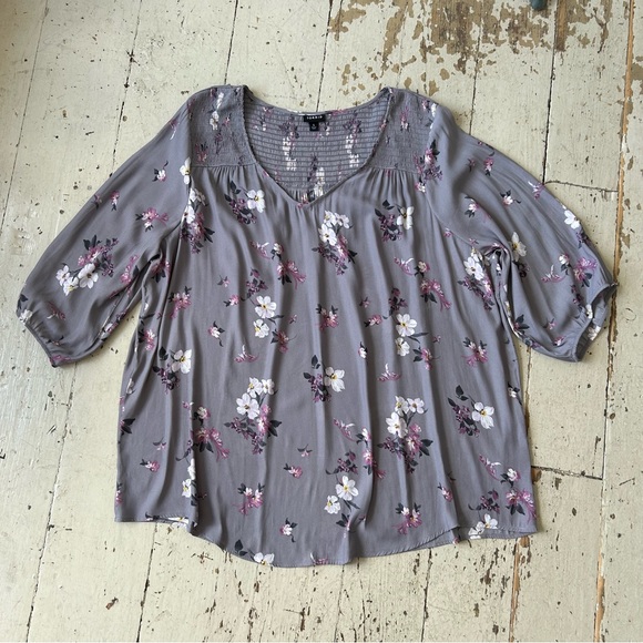 Torrid Grey Floral Crepe V-Neck Smocked Blouse Top Size 4 - Picture 7 of 16